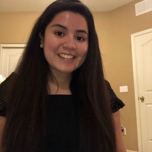 Meet your Posher, Alejandra